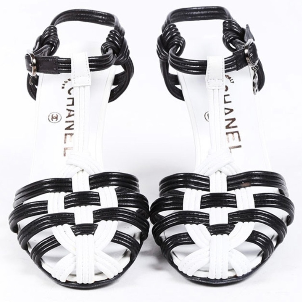 *SOLD* Chanel Leather Sandals!!!🎱
